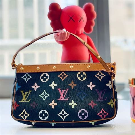 Kaws X Louis Vuitton .